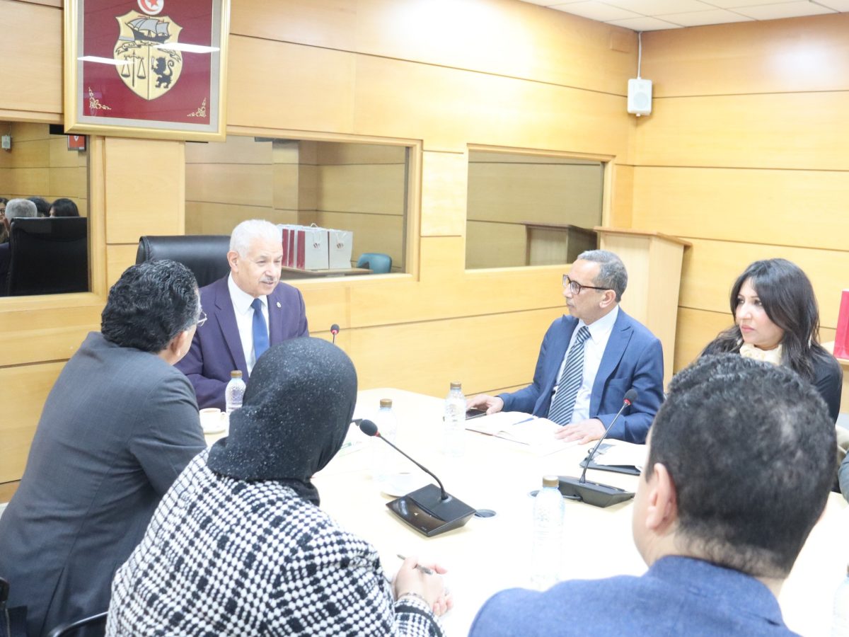 وزير التجارة يحث غرف الصناعة والتجارة على الترويج لتونس عالميًا