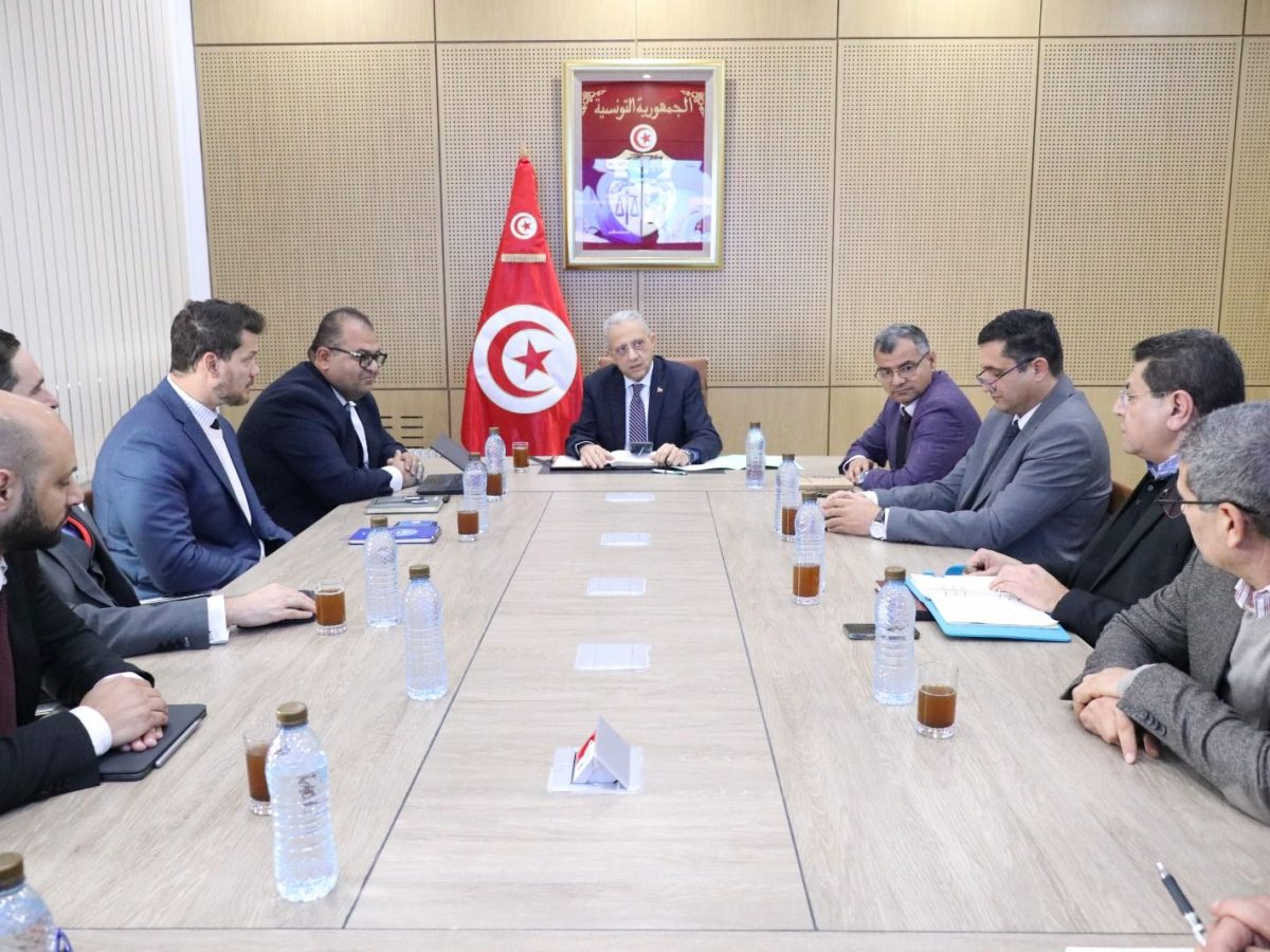 تعزيز المستشفيات العمومية محور لقاء وزير الصحة وممثلي شركة “فيليبس”