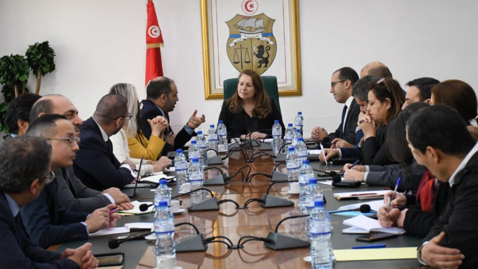 البنك الإفريقي يواصل دعم مشاريع الطاقة والصناعة في تونس