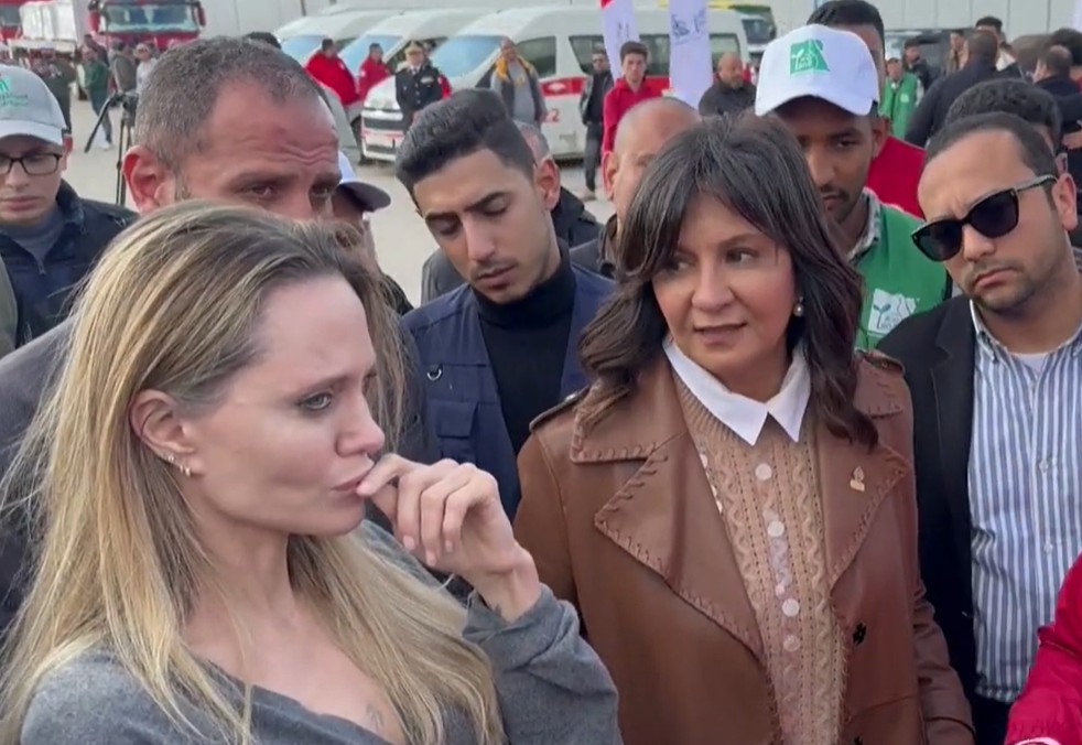 أنجلينا جولي في مصر لتفقد المصابين الفلسطينيين