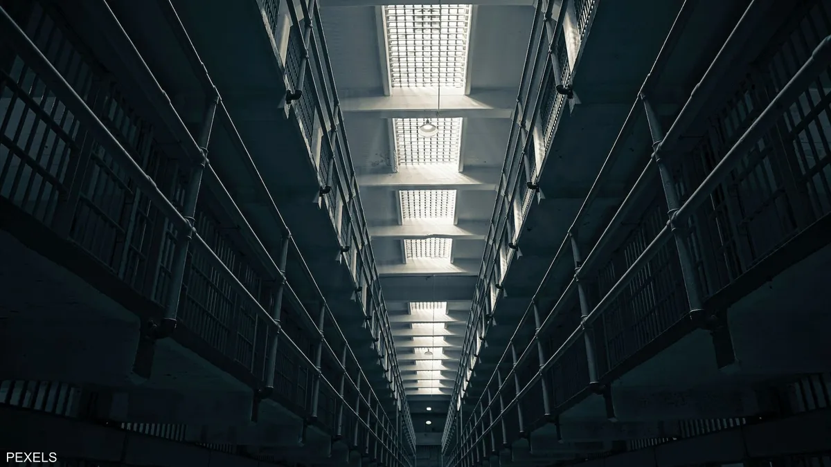 مصري يخترع جهازا يقوده للسجن..