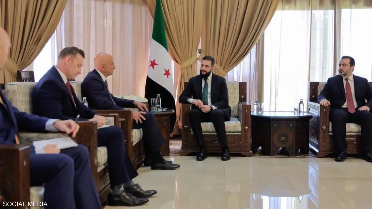 نيابة عن ترامب.. براك يلتقي الشرع لبحث تطورات حلب