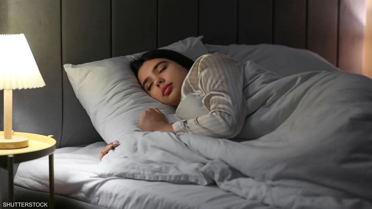 ما وضعية النوم الصحيحة لحماية ظهرك وقلبك في آن واحد؟