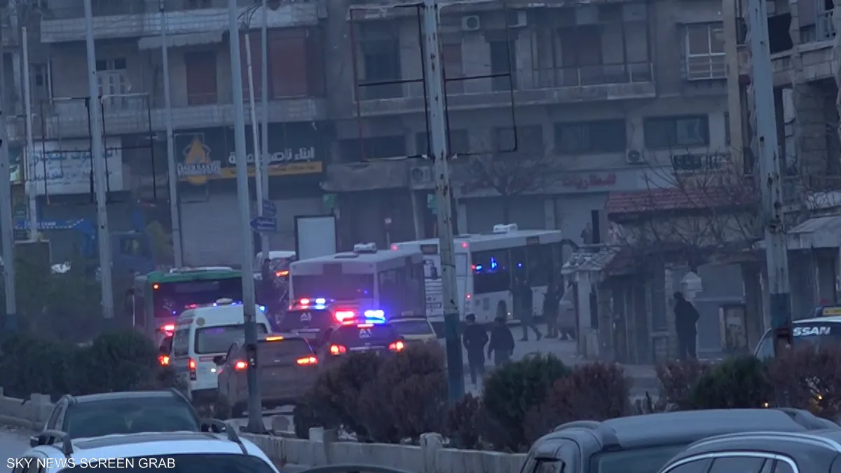 بالفيديو/ ترحيل مقاتلين أكراد من آخر حي تحصنوا فيه بحلب