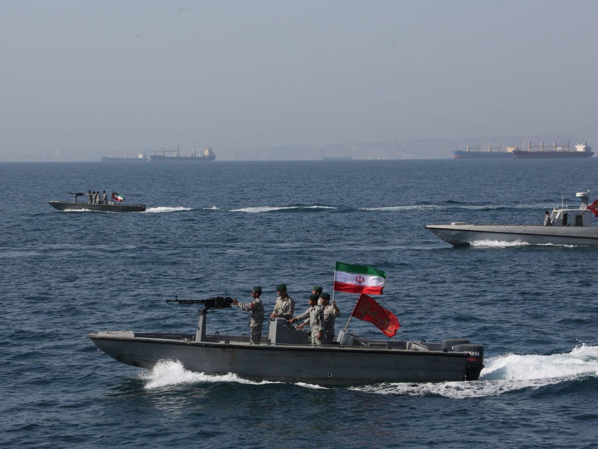 إيران تحتجز ناقلَتَيْ نفط في مياه الخليج