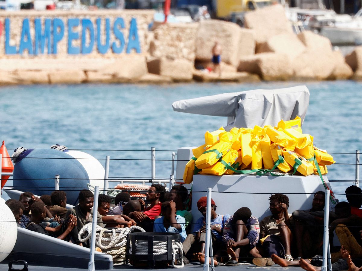 حصار بحري وقوانين صارمة.. إيطاليا تشدد مراقبة الحدود البحرية