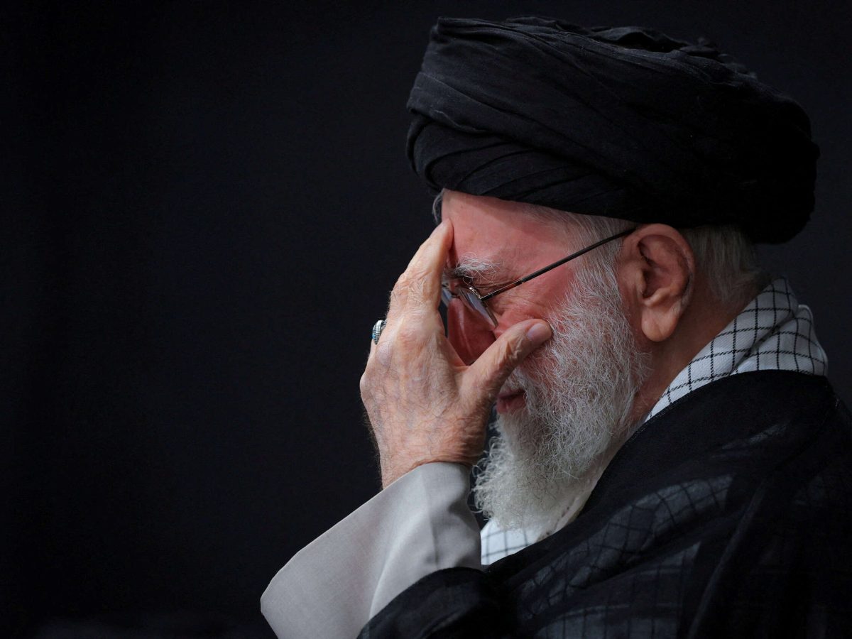 استهداف قلب القيادة في طهران ونقل خامنئي إلى موقع آمن