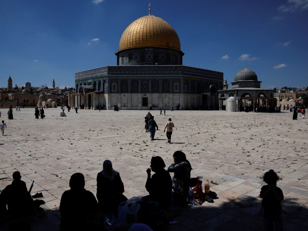 منع إمام المسجد الأقصى من دخول الحرم طوال شهر رمضان