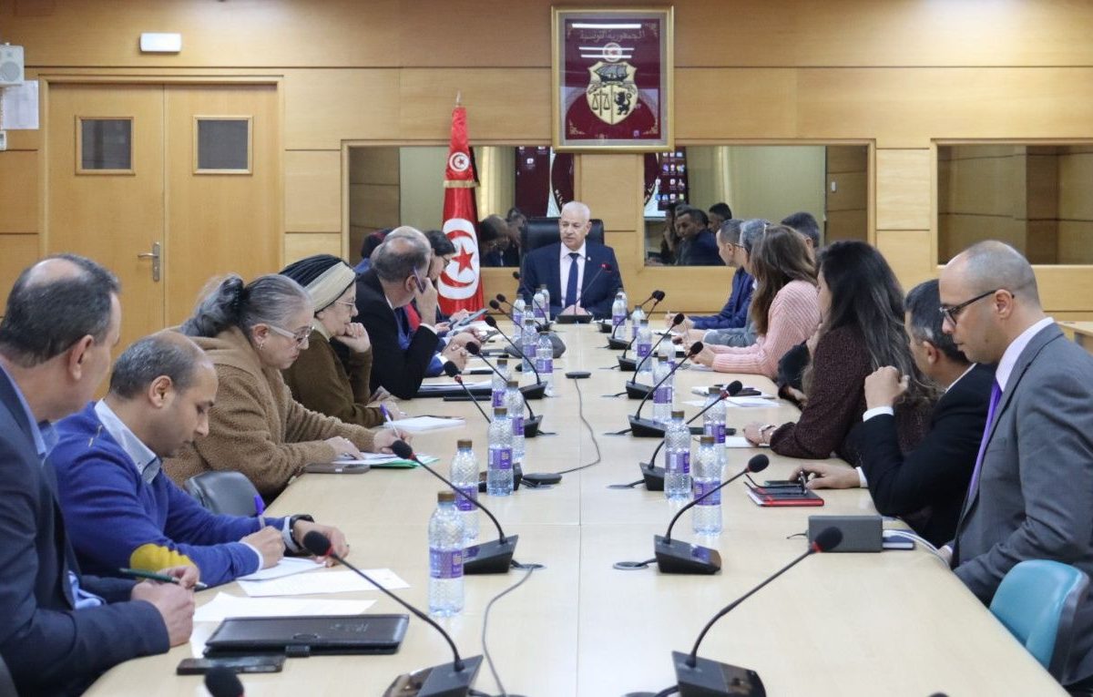 وزير التجارة يشدد على استكمال مشاريع الرقمنة لتطوير الإدارة