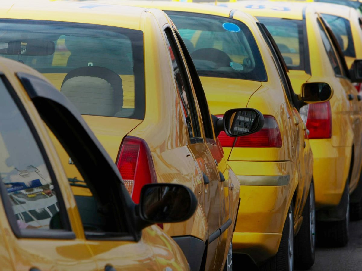 توزر/ وقفات احتجاجية لسائقي التاكسي الفردي