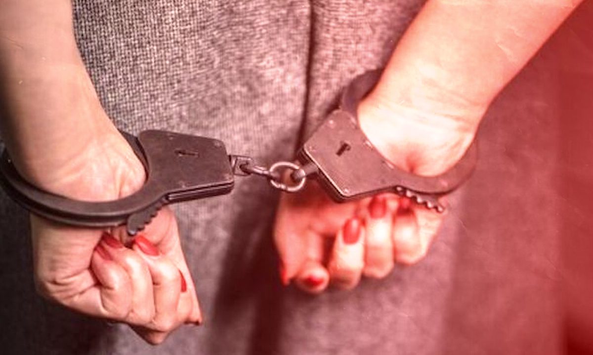 إيقاف معينة منزلية وصديقها بعد سرقة مصوغ وأموال