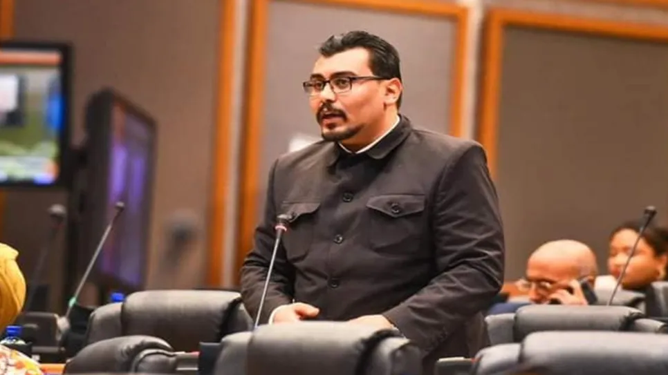 اليوم/ أحمد السعيداني أمام المحكمة بتهمة الإساءة عبر الإنترنت