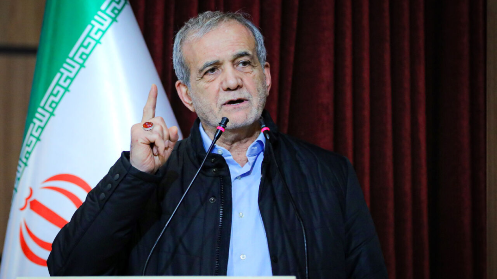 الرئيس الإيراني: لن نحني رؤوسنا رغم الضغوط