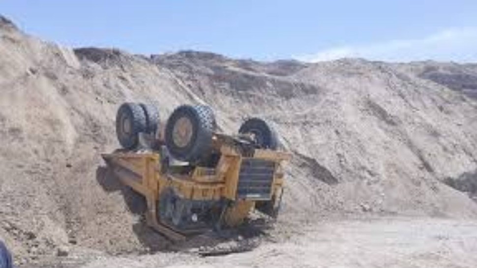 قفصة/ انقلاب شاحنة فسفاط وإصابة سائقها