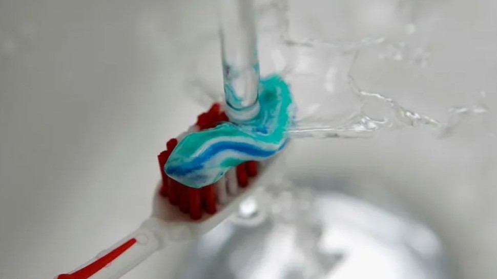 ما التوقيت المثالي لتغيير فرشاة الأسنان؟