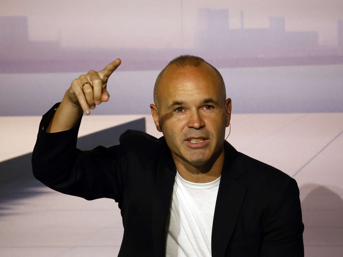 إنييستا قريب من تولي منصب مدير رياضي للمنتخب المغربي