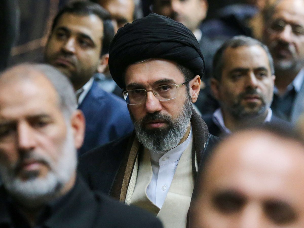 مجتبى خامنئي: مضيق هرمز لن يُفتح إلا وفق إرادتنا