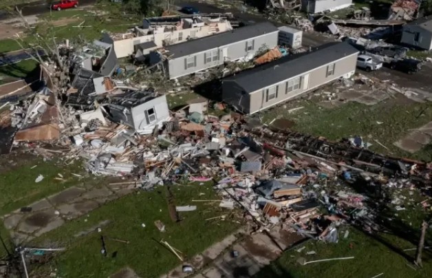 قتلى في ميشيغان الأمريكية جراء أعاصير عنيفة وانقطاع واسع للكهرباء