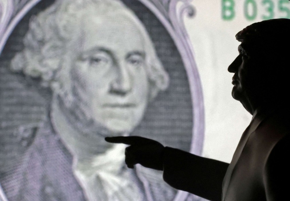 عملة أمريكية جديدة بتوقيع ترامب تثير جدلاً واسعاً