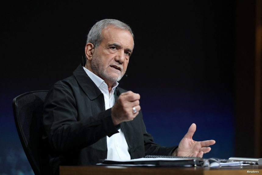 الرئيس الإيراني يوجه رسالة سلام مشروطة لدول الجوار