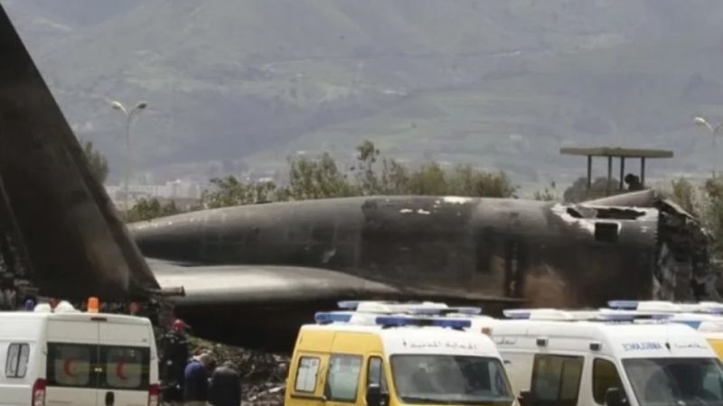 طائرة عسكرية