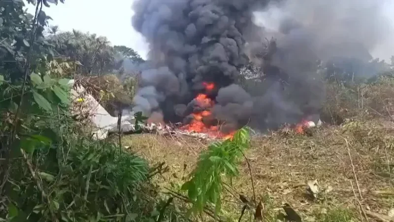 طائرة عسكرية