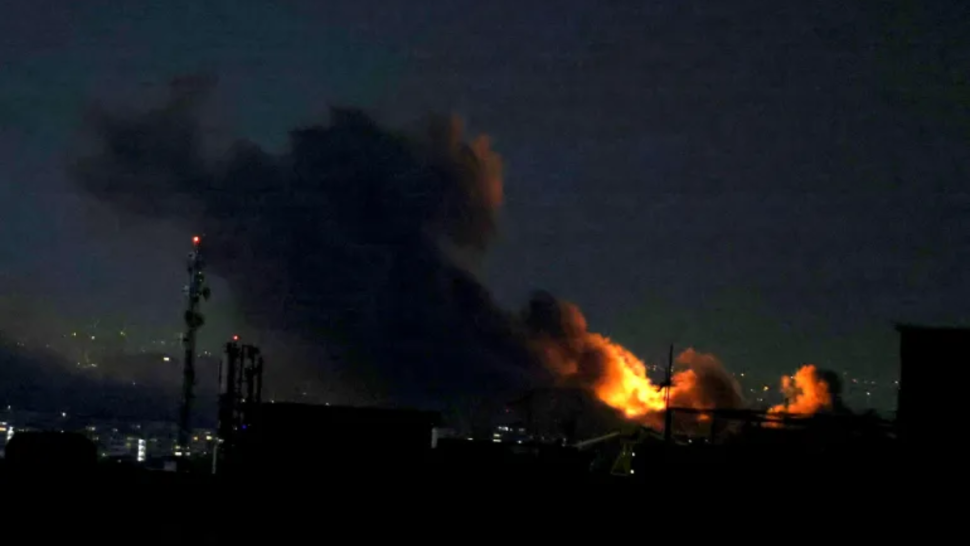 استهداف مطار مهر آباد في طهران ومنشأة بتروكيماويات في تبريز