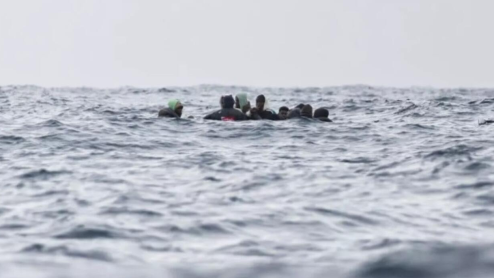 22 مهاجرًا يلقون حتفهم قبالة السواحل اليونانية
