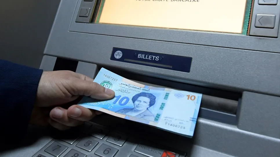 خبير قانوني: حرب إيران تهدد استقرار الأجور ومسار الانتدابات