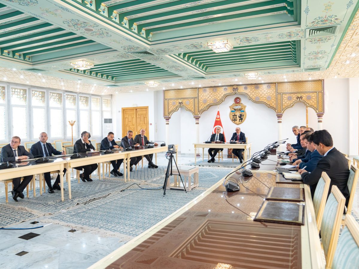 حرب إيران.. النفطي يطّلع على مدى جاهزية البعثات الدبلوماسية والقنصلية حرب إيران.. النفطي يطّلع على مدى جاهزية البعثات الدبلوماسية والقنصلية