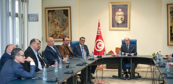 جلسة عمل حول جاهزية القطاع السياحي في ظل المتغيرات الدولية