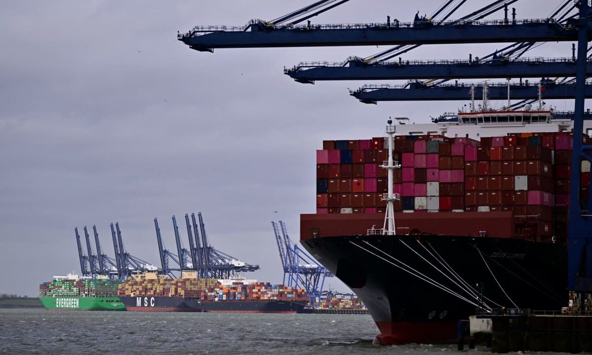 موانئ بديلة.. إيران تلتف على حصار مضيق هرمز