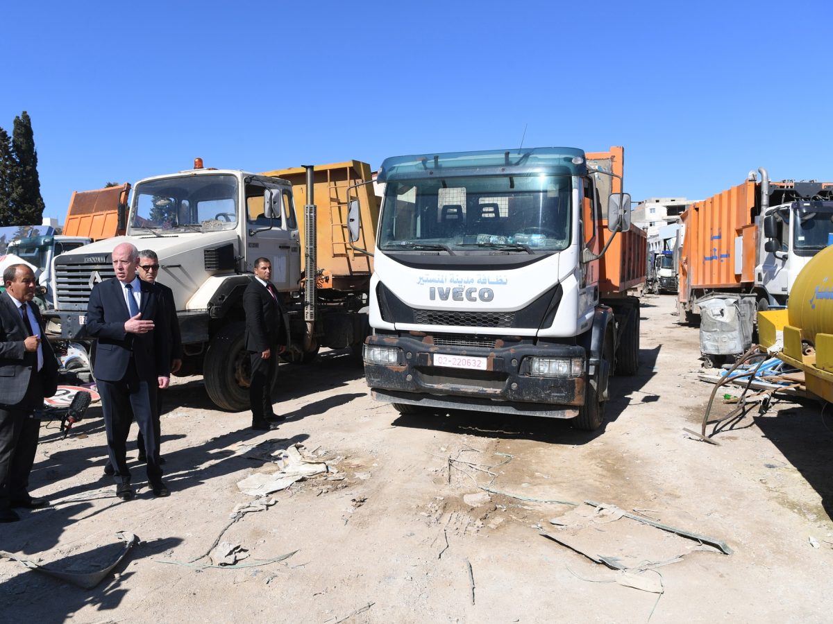 سعيّد يوجّه انتقادات لاذعة للإهمال البلدي خلال زيارة إلى المنستير (فيديو)