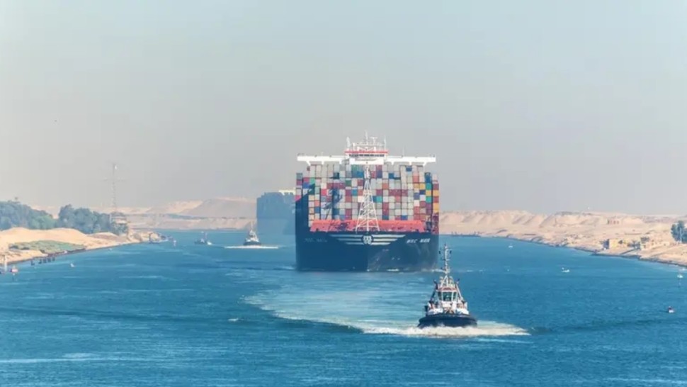 مصر/ اندلاع حريق بمركب بغرب خليج السويس