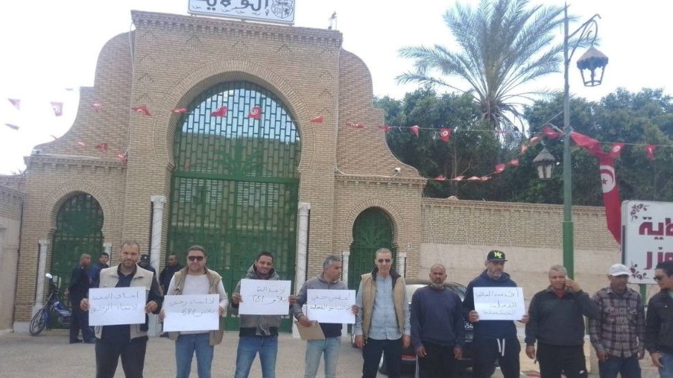 توزر/ وقفة احتجاجية لسائقي التاكسي الفردي