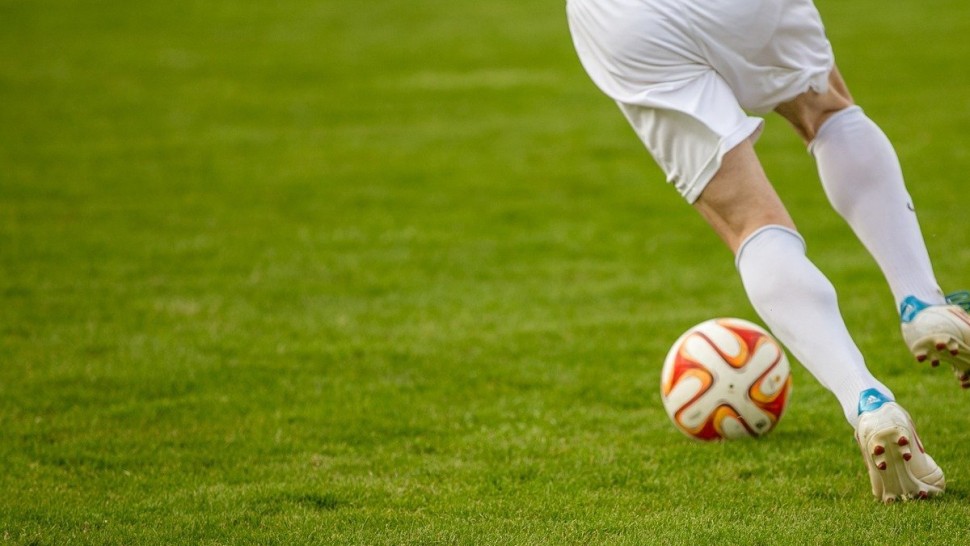 قمة نابولي وميلان تتصدر مباريات الليلة