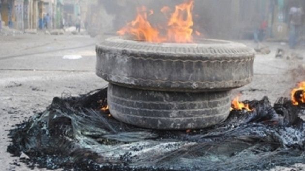 محتجون غلق طريق