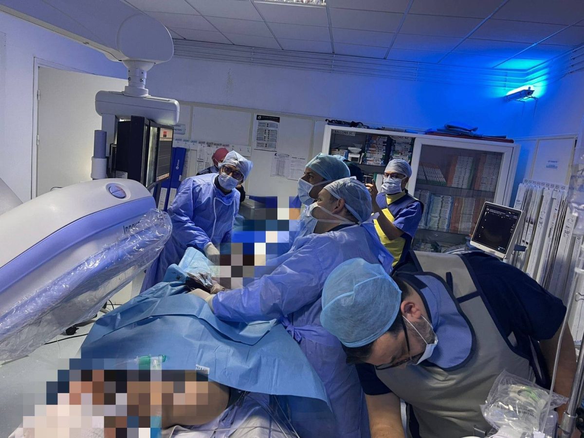 فريق جراحي ومروحية لإنقاذ حياة شاب.. التفاصيل