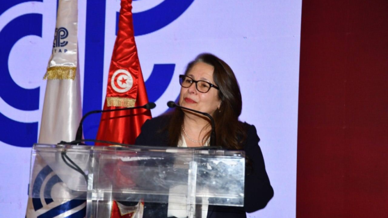 وزيرة الصناعة