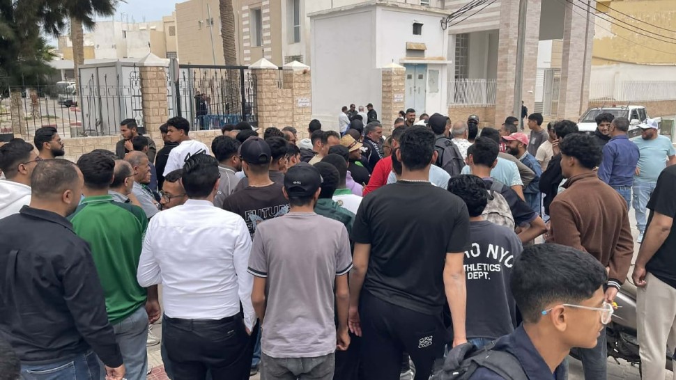 وقفة احتجاجية لجماهير الملعب القابسي