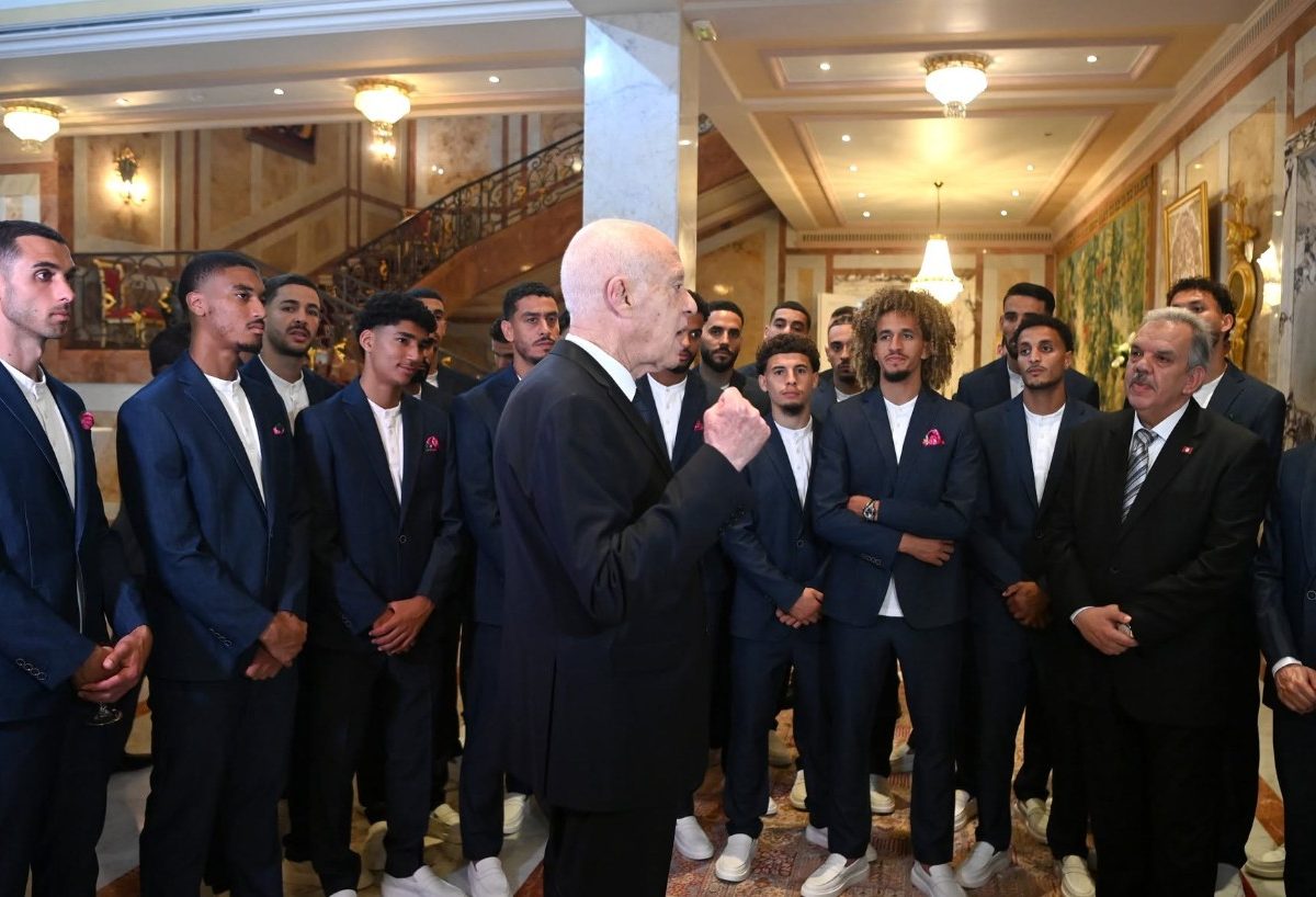 (فيديو) رسالة حماسية من قيس سعيّد للاعبي المنتخب الوطني (فيديو) رسالة حماسية من قيس سعيّد للاعبي المنتخب الوطني