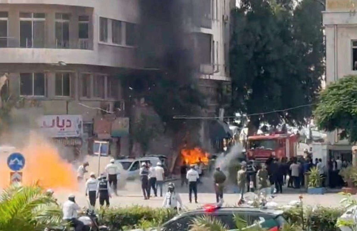 بالتزامن مع زيارة ماكرون.. عبوات ناسفة تهز دمشق