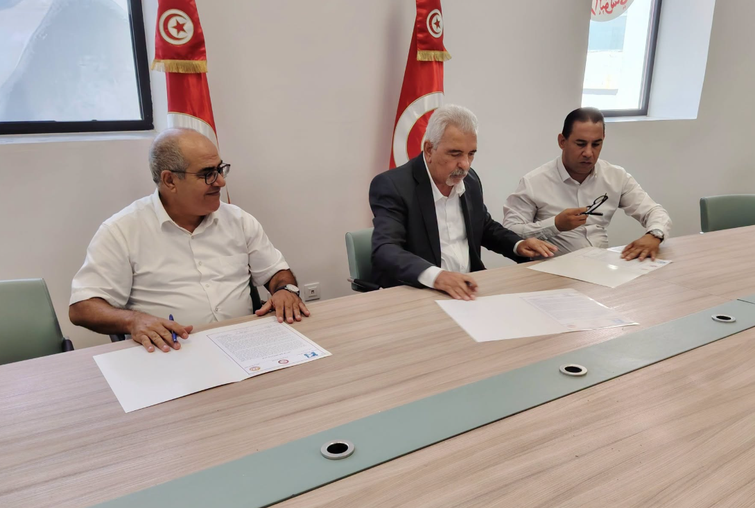 بعث إطار تنسيقي بين اتحاد الشغل والمحامين ورابطة حقوق الانسان للعمل على إنقاذ تونس بعث إطار تنسيقي بين اتحاد الشغل والمحامين ورابطة حقوق الانسان للعمل على إنقاذ تونس