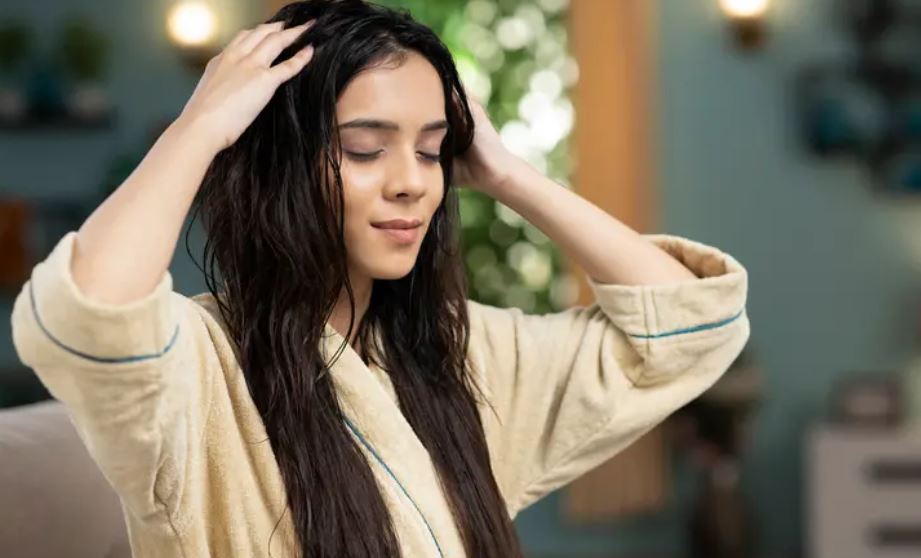 حيلة السكر والشامبو للشعر.. ما فوائدها ومتى تصبح مضرة؟