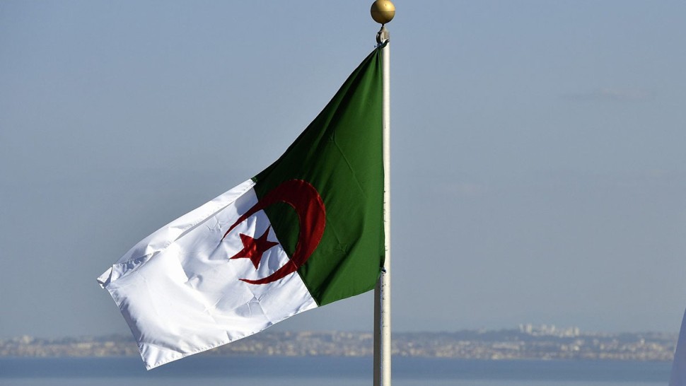بعد قطع العلاقات.. الجزائر تغلق مجالها الجوي أمام الطيران الإماراتي بعد قطع العلاقات.. الجزائر تغلق مجالها الجوي أمام الطيران الإماراتي