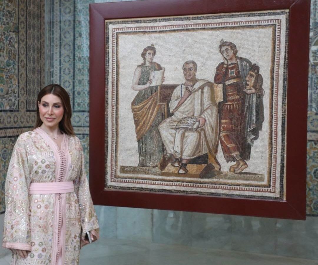 بالصور/ الفنانة اللبنانية يارا في زيارة لمتحف باردو